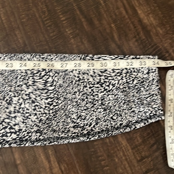 Lululemon InStill HR Tight 25” in Warped Grain Alpine White Black Sz 14 - Picture 6 of 14